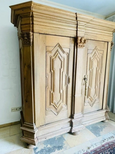Koesters-Hochzeitschrank3.jpg