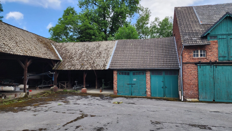 5. Werkstatt und Traktorgarage