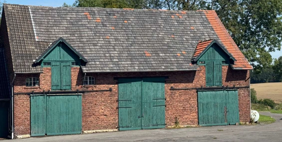 5. Scheune und Traktorgarage